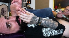 Amateur Foot Fetish Girlfriend Sucks and gives a Footjob