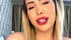 Big boob brunette masturbates on webcam