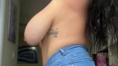 Big boob brunette masturbates on webcam