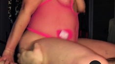 Deutsche Amateur-MILF liebt Oralsex und Schlucken