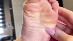 Amateur Foot Fetish Girlfriend Sucks and gives a Footjob