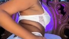 Cute amateur webcam teen girl toying pussy on webcam