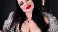 Big boob brunette masturbates on webcam